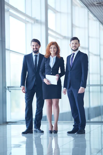 Three friendly businesspeople — Stock Photo, Image