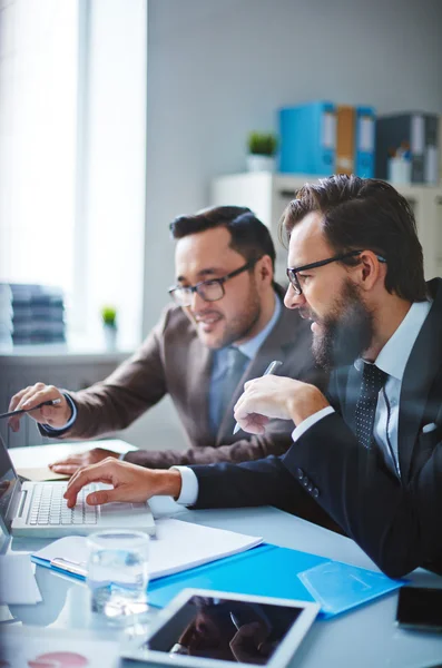 Imprenditori che presentano il progetto — Foto Stock