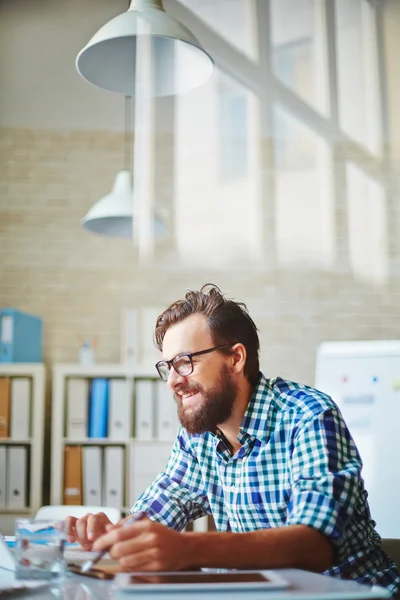 Jonge zakenman in casualwear — Stockfoto