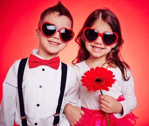 Kids in heart-shaped sunglasses — Stock Photo, Image
