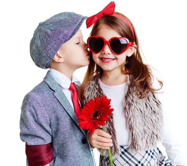 Boy kissing a girl — Stock Photo, Image