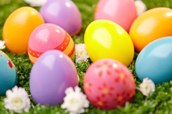 Coloridos huevos de Pascua — Foto de Stock