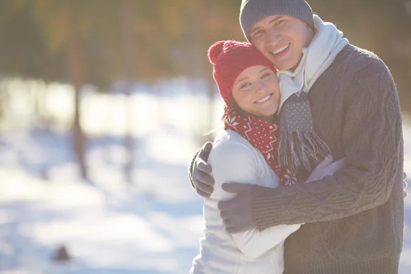 Embracing couple in casual — Stock Photo, Image