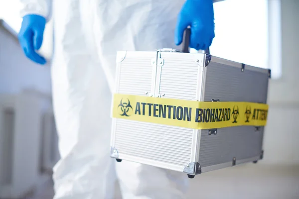 Doktorský kufřík s biohazard — Stock fotografie