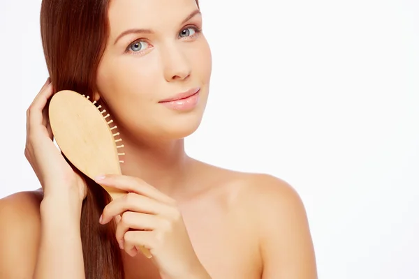 Woman brushing hair — Stock Photo, Image