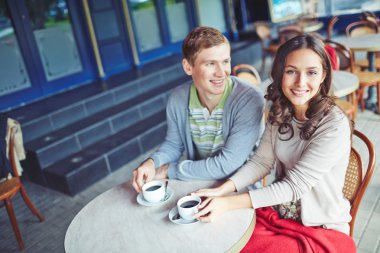 kafede kahve içmeye kaç