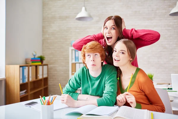 Studenti, vyjadřovat své emoce — Stock fotografie