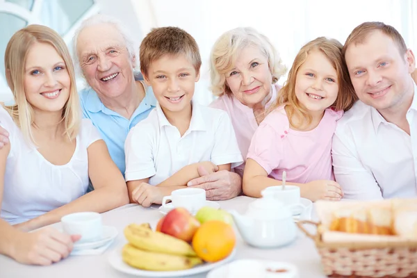 Stor lycklig familj — Stockfoto