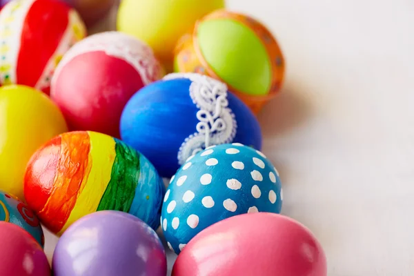 Ovos de Páscoa coloridos criativos — Fotografia de Stock