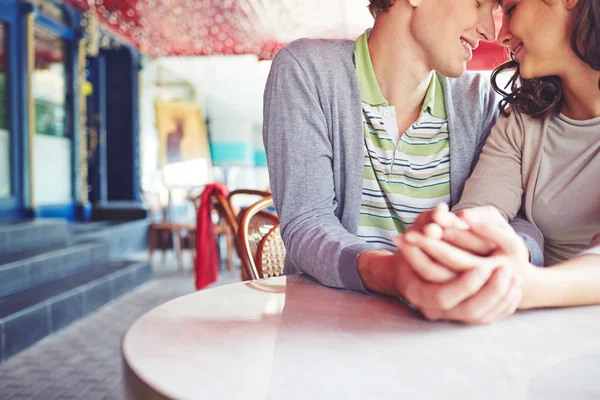 Couple sitting face to face — Stock Photo, Image