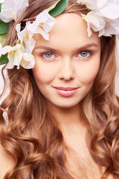 Spring woman in floral wreath — Stock Photo, Image