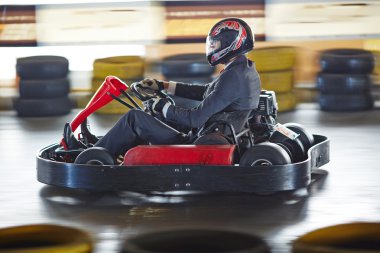 Kart yarışı gibi ilgilendirir
