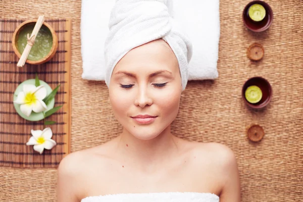 Mujer antes de la terapia de spa — Foto de Stock