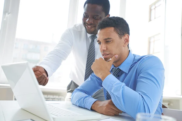 Businessmen colleagues at meeting — Stock Photo, Image