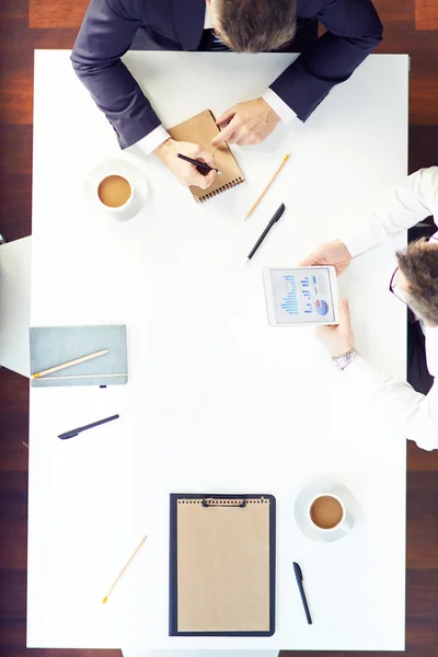 Twee mannen aan het werk — Stockfoto