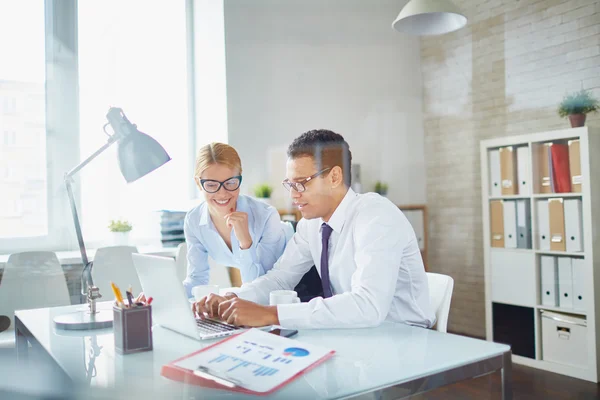 Two office workers — Stock Photo, Image