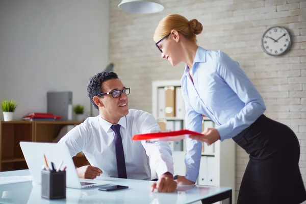 Jefe con su secretaria — Foto de Stock