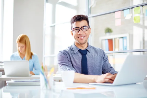 Happy businessman at workplace — Stock Photo, Image