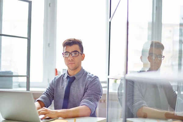 Arbeiter in der Wirtschaft — Stockfoto