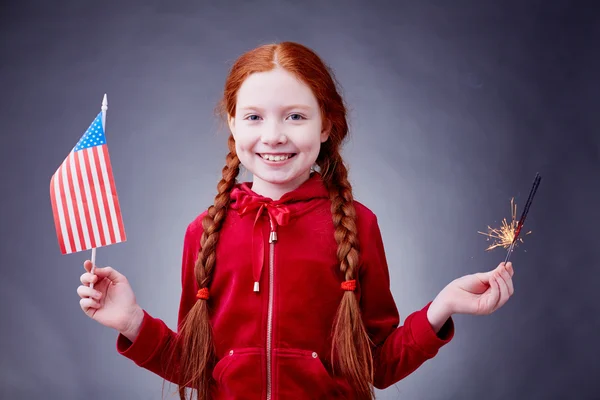 Flicka med amerikanska flaggan — Stockfoto