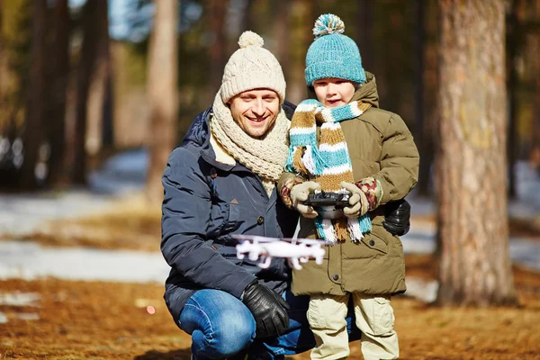 Vater und Sohn spielen — Stockfoto