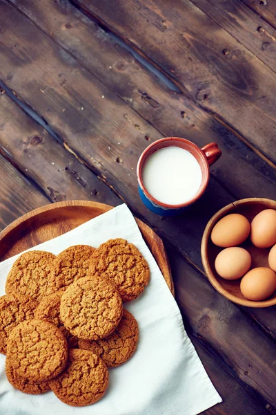 Gingersnaps with eggs and  milk — Stock Photo, Image