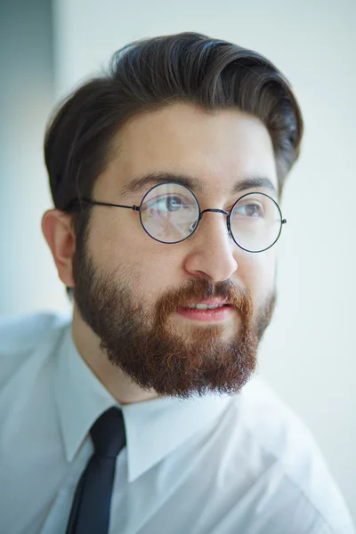 Bärtiger Geschäftsmann mit Brille — Stockfoto