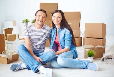 İki yeni onların düz içinde