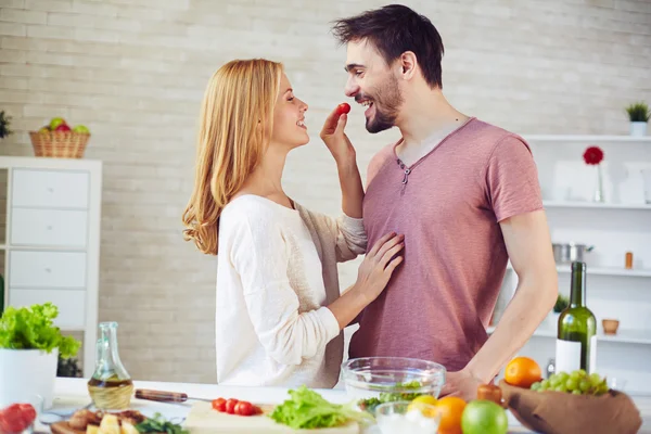 Couple Tasting tomato — Stock Photo, Image