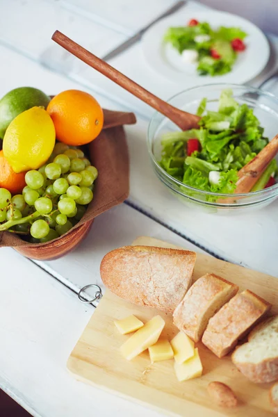 Frutas e produtos hortícolas frescos — Fotografia de Stock