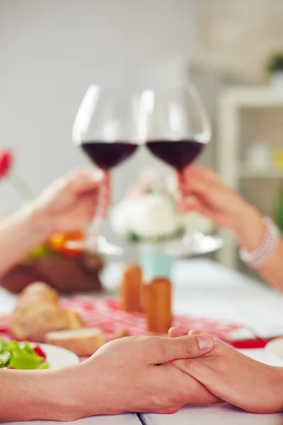 Hands of young couple — Stock Photo, Image