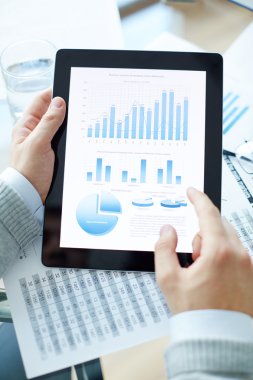 touchpad erkek elinde ekonomik istatistik