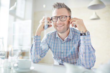 İşadamı holding iki akıllı