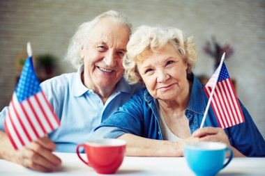 Amerikan bayrakları ile üst düzey Çift