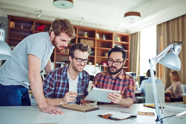 Businessmen with touchpad in office — Stock Photo, Image