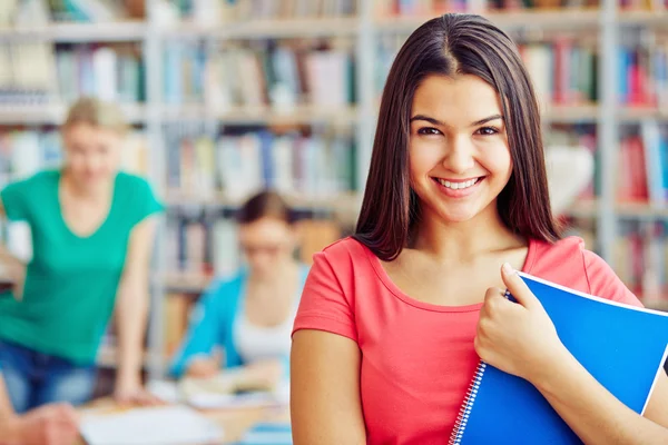 Student tjej med häfte — Stockfoto