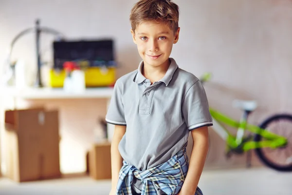 Little boy  in garage — Stock Photo, Image
