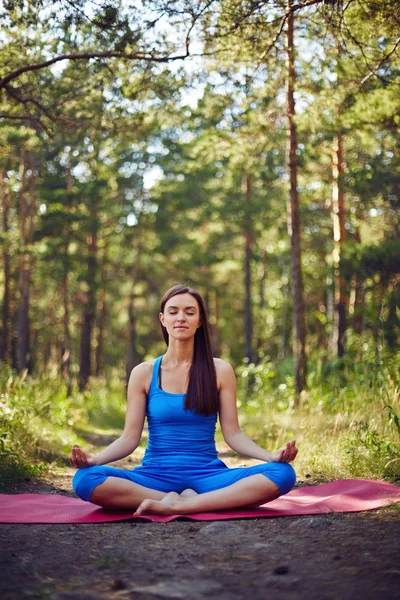 Woman sitting in pose of lotus — Stock Photo, Image