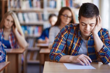 Dalgın çocuk taşıyan test edin