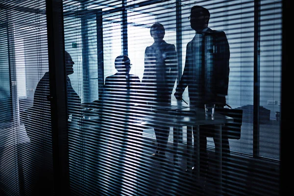 Co-workers listening to businesswoman — Stock Photo, Image