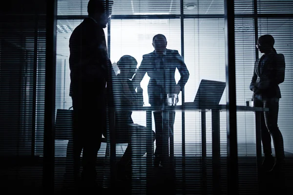 Co-workers listening to businesswoman — Stock Photo, Image