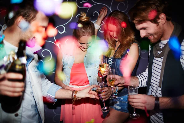 Young friends with flutes of champagne — Stock Photo, Image