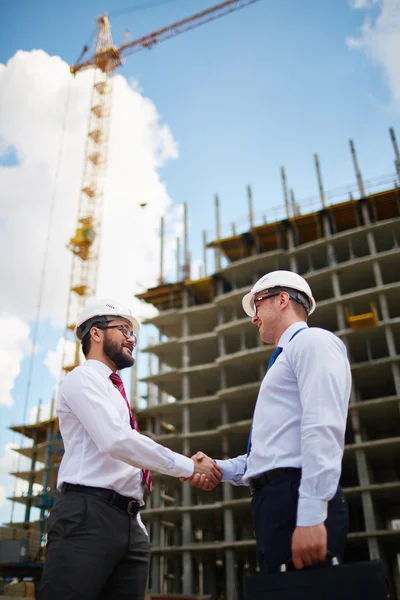 Architects handshaking after making agreement — Φωτογραφία Αρχείου