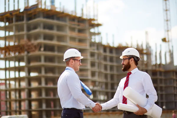 Современные архитекторы рукопожатия — стоковое фото