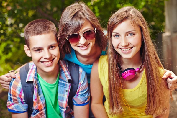 Amigos de la escuela feliz — Foto de Stock