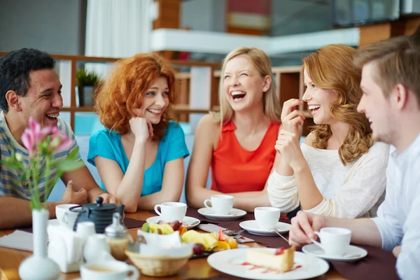 Friends spending time in cafe — Stock Photo, Image