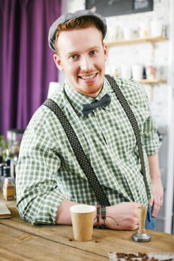 Kafede mutlu barista