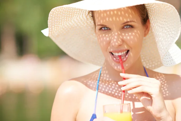 Woman  drinking orange juice — Stock Photo, Image