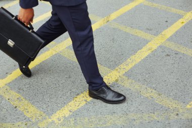 işadamı Evrak Çantası'nı gidiş ile çalışmak