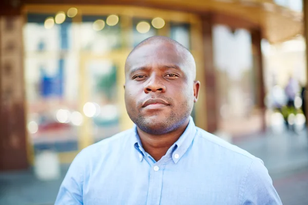 Joven empresario afroamericano — Foto de Stock